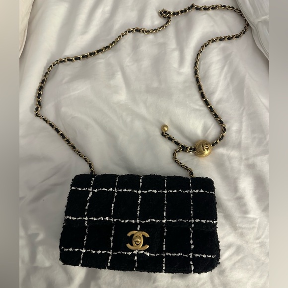 Authentic Chanel Mini Pearl Crush Flap Bag in Tweed & Antique Gold Hardware - Picture 14 of 16